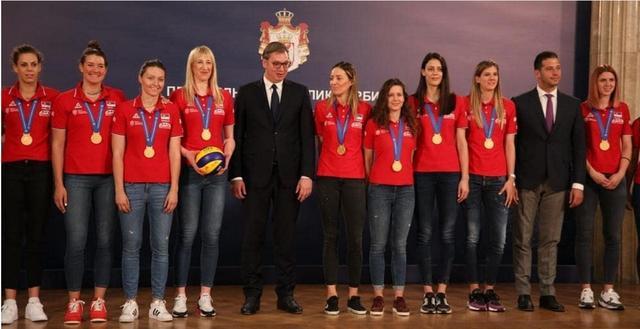 Kaiyun中国官网-包含塞尔维亚队观众热烈欢呼！，穆古鲁扎迎来二十赛季出色发挥上演精彩一战的词条