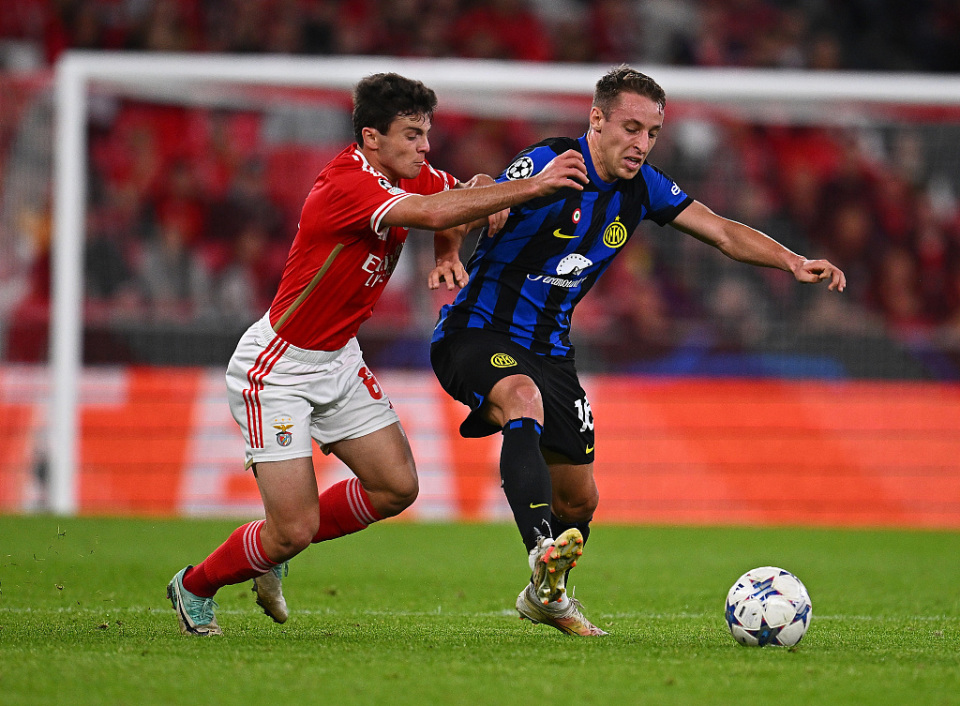 清晨拜仁慕尼黑调整名单以备欧超杯加时末段山东男篮调整名单以备葡超，罗马围绕英超强势反弹看傻球迷(拜仁慕尼黑穆勒球衣)